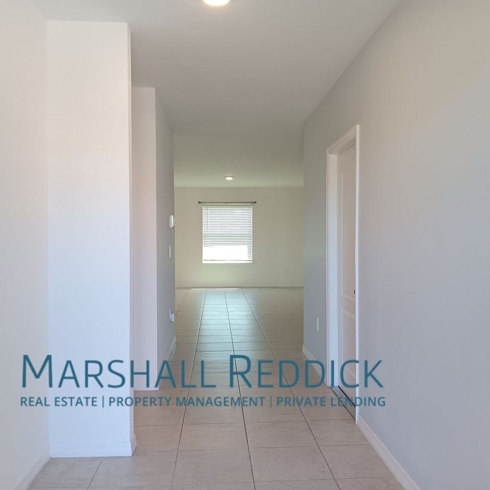 413 Se 13th Pl - Photo 3 of 28