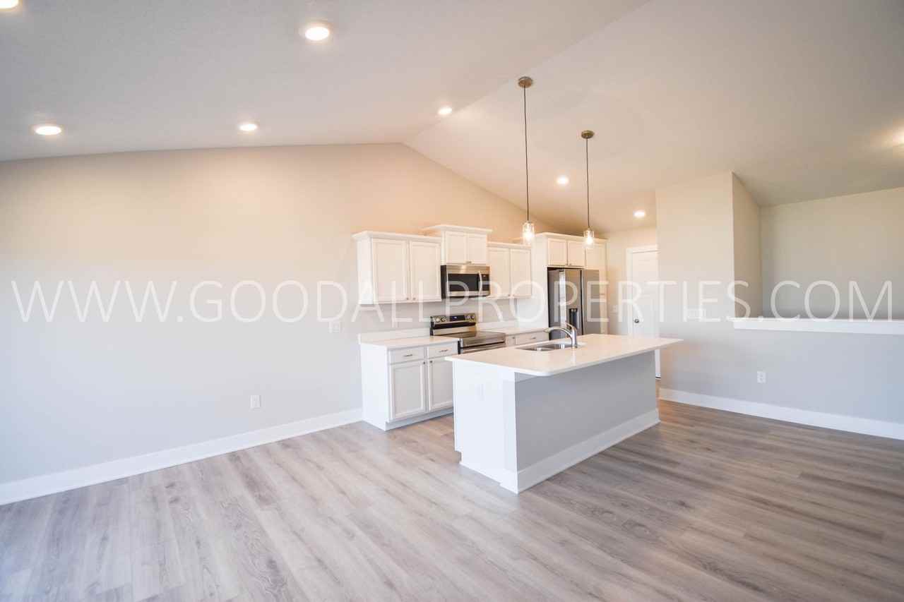 37 Nw Pike Cir - Photo 2 of 17