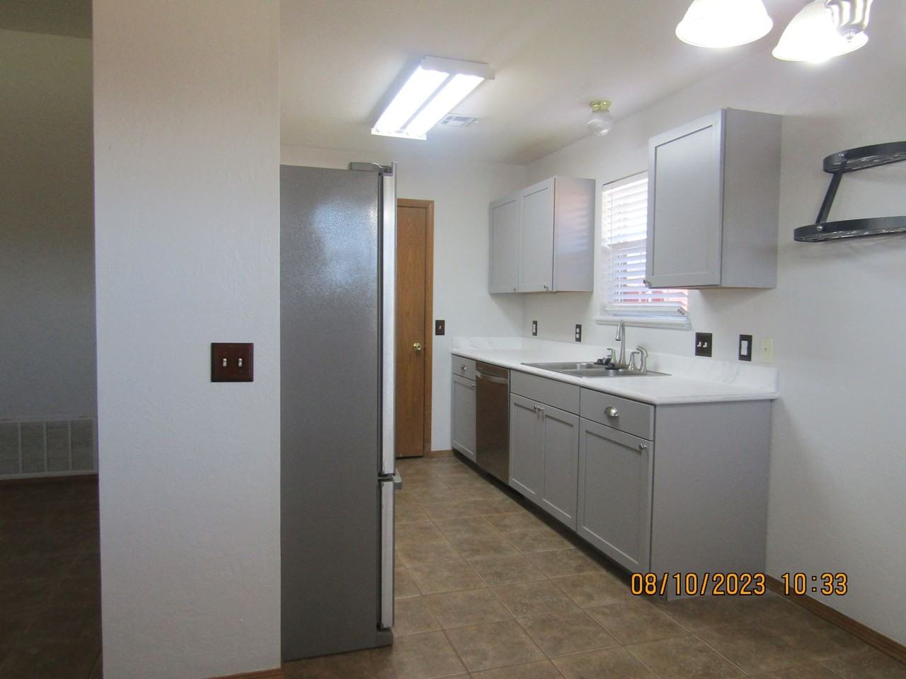 305 E Seminole St - Photo 3 of 25