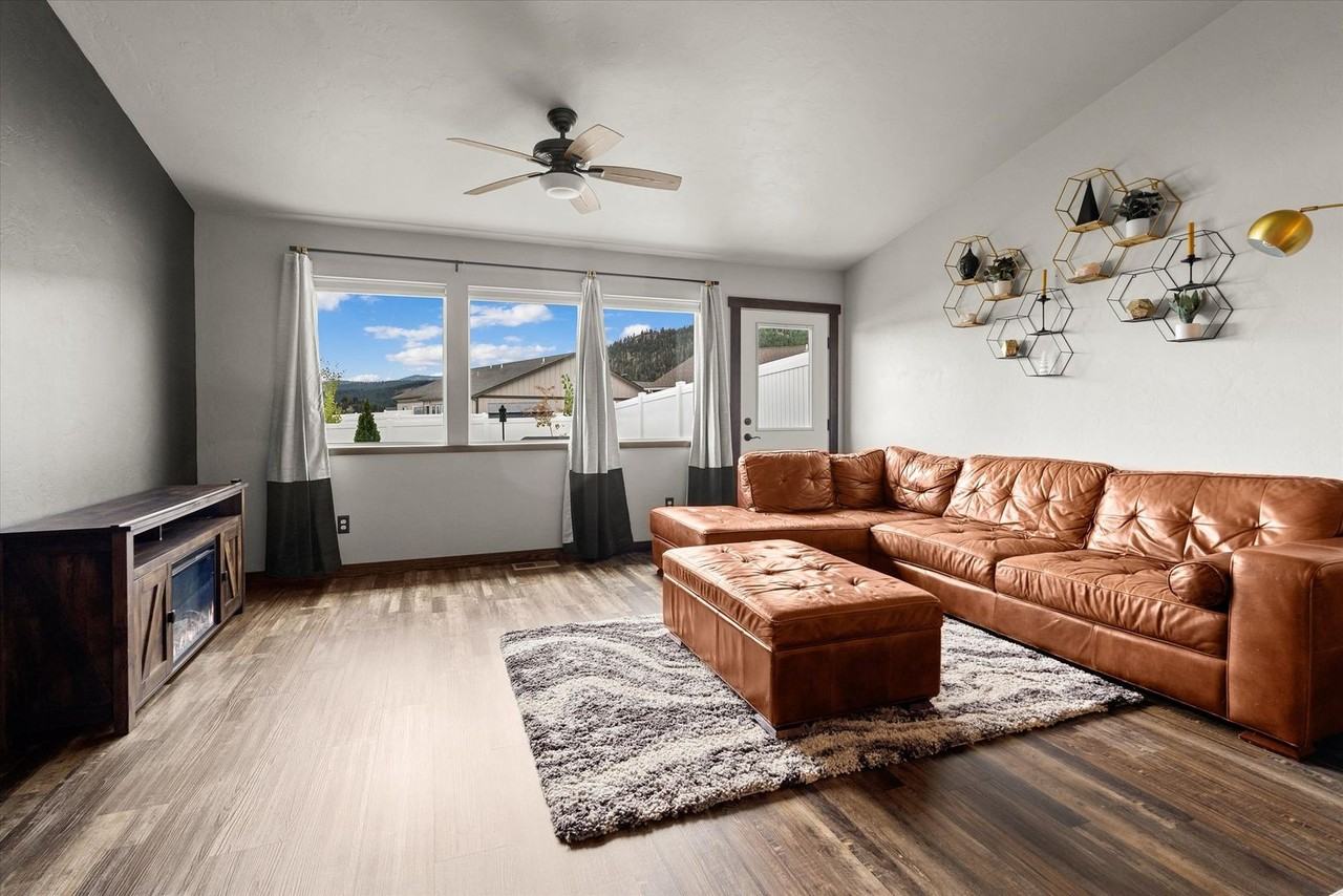 1484 Destiny Ln - Photo 3 of 29