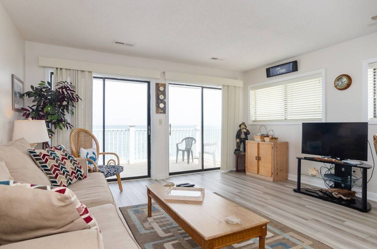 1437 Fort Fisher Blvd S - Photo 5 of 30