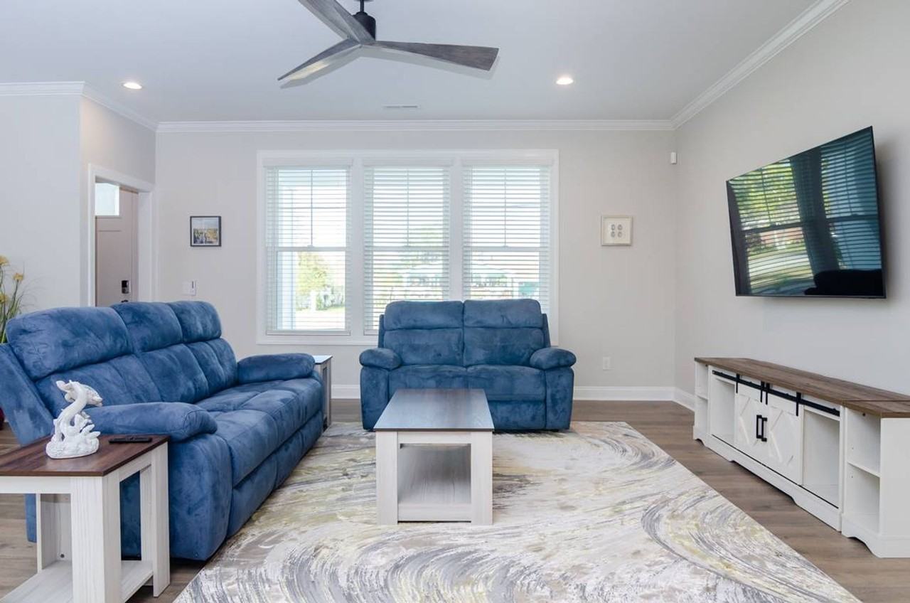 413 Cape Fear Blvd - Photo 2 of 31