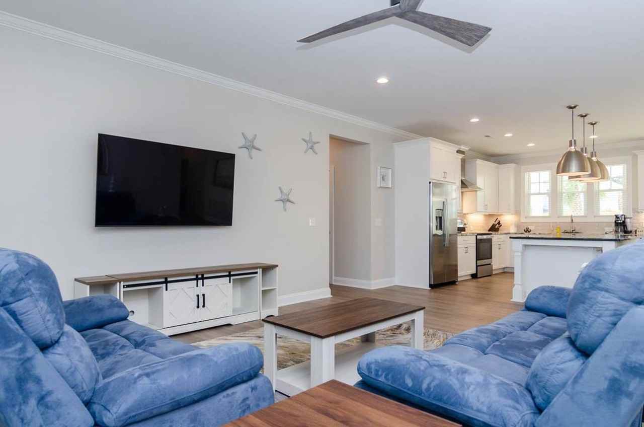 413 Cape Fear Blvd - Photo 4 of 31