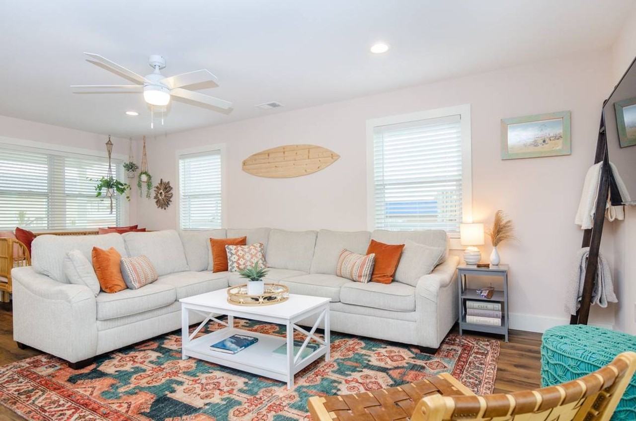 902 Lake Park Blvd S - Photo 3 of 33