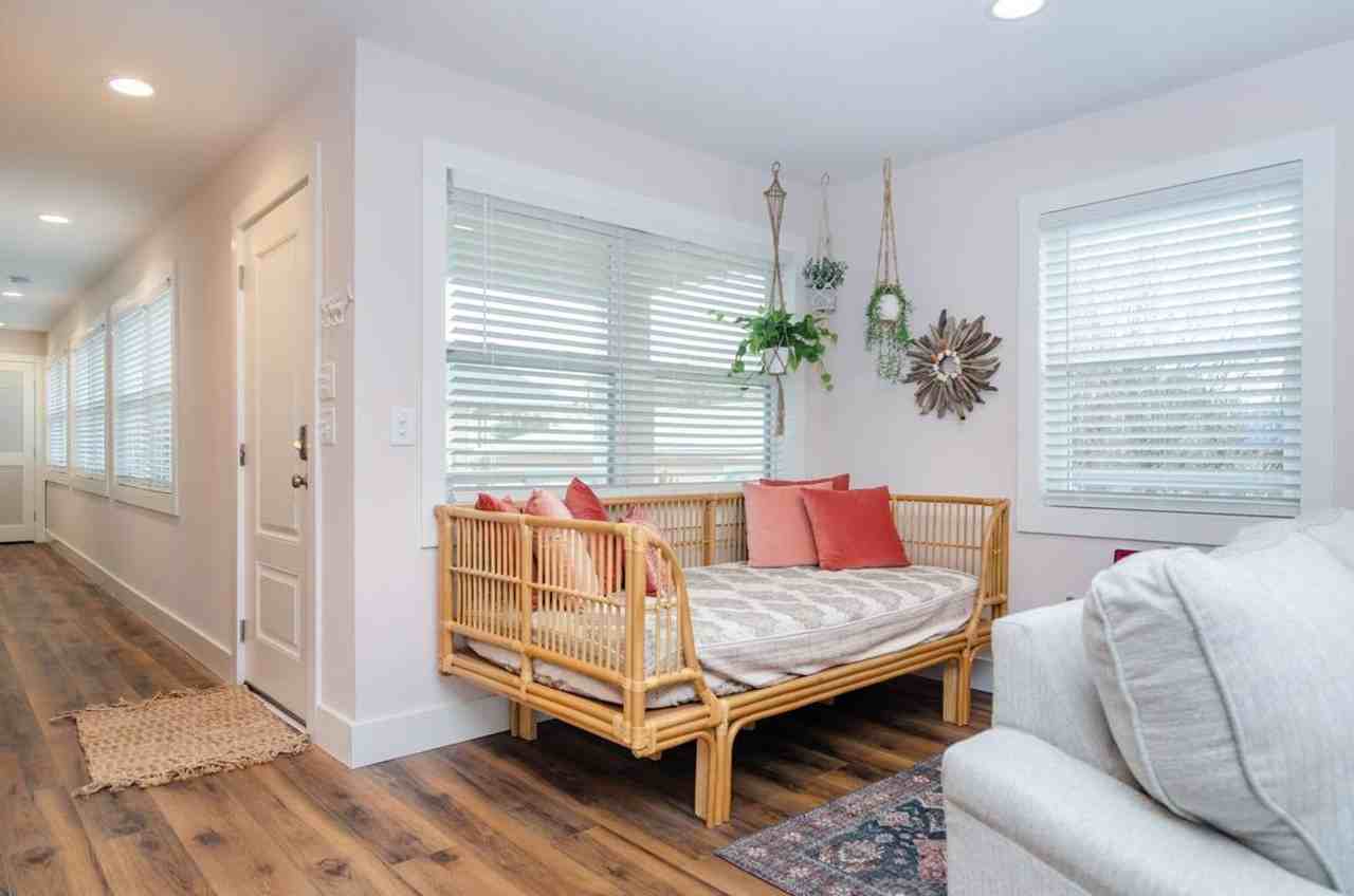 902 Lake Park Blvd S - Photo 4 of 33