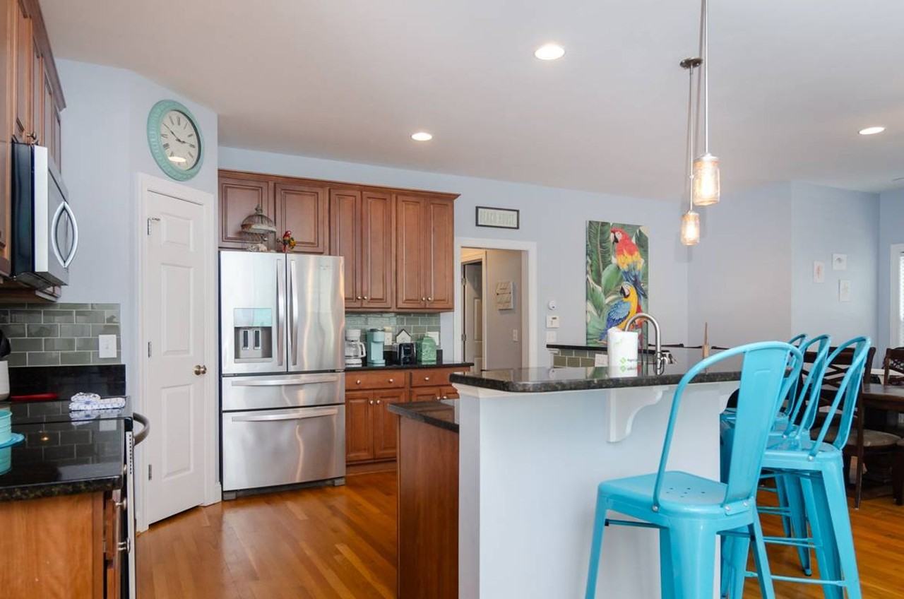 1604 Canal Dr - Photo 4 of 38