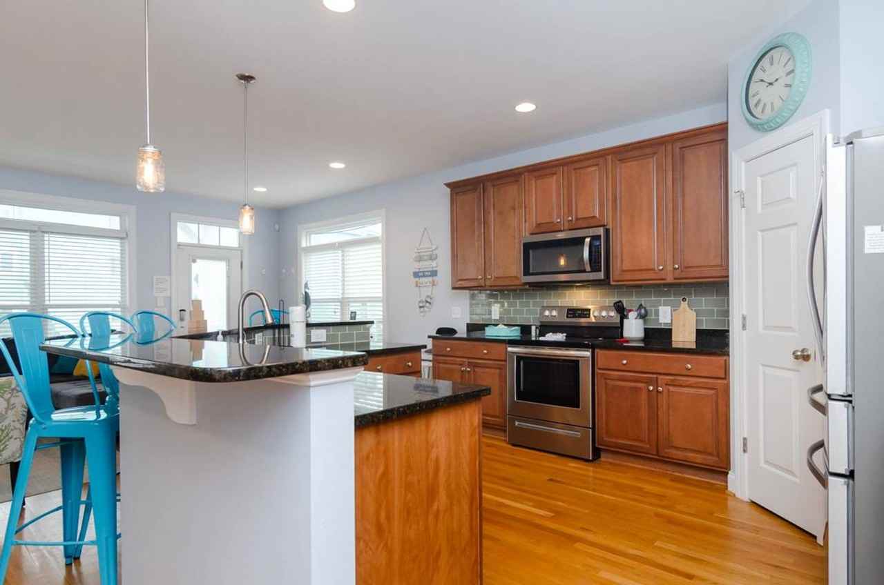 1604 Canal Dr - Photo 6 of 38