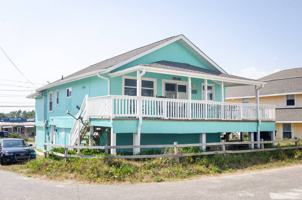 featured image of 618 Carolina Beach Ave S