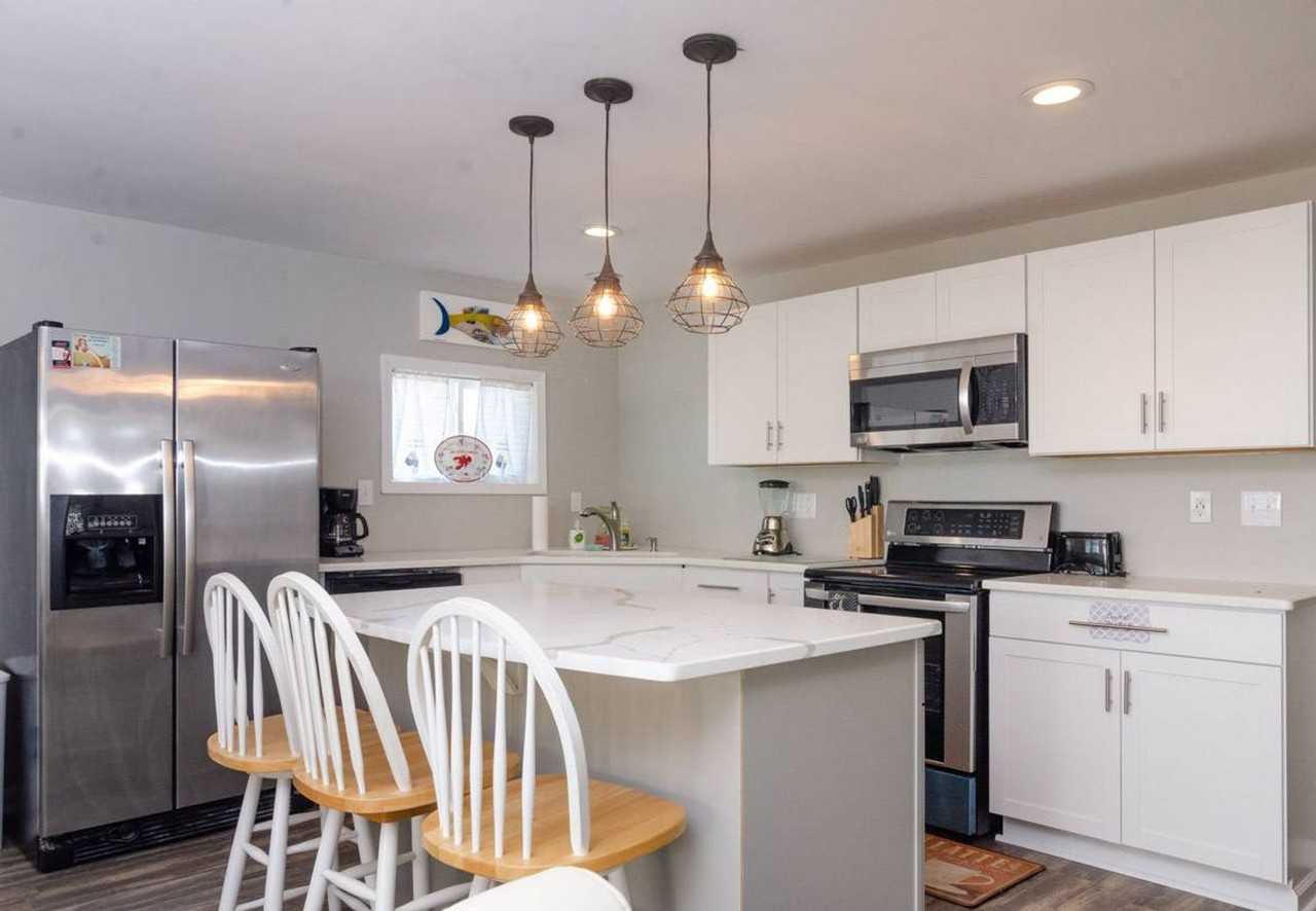 618 Carolina Beach Ave S - Photo 2 of 22