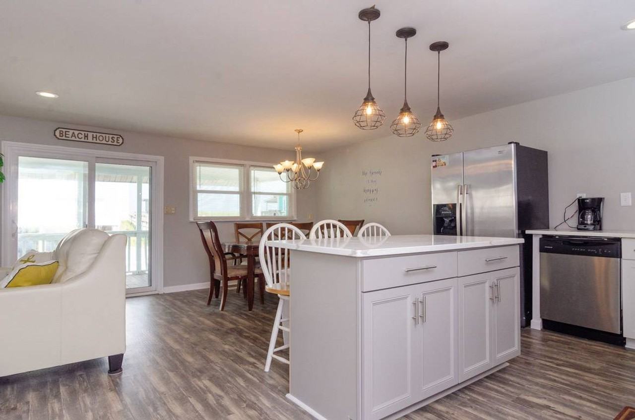 618 Carolina Beach Ave S - Photo 3 of 22