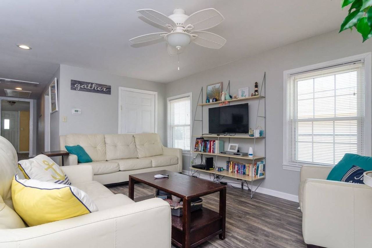 618 Carolina Beach Ave S - Photo 5 of 22