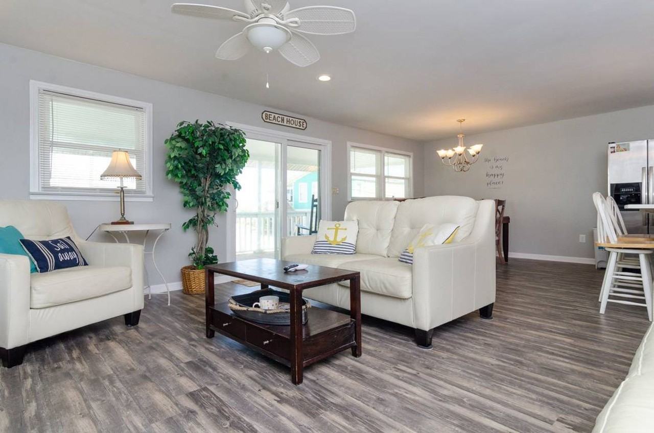 618 Carolina Beach Ave S - Photo 6 of 22