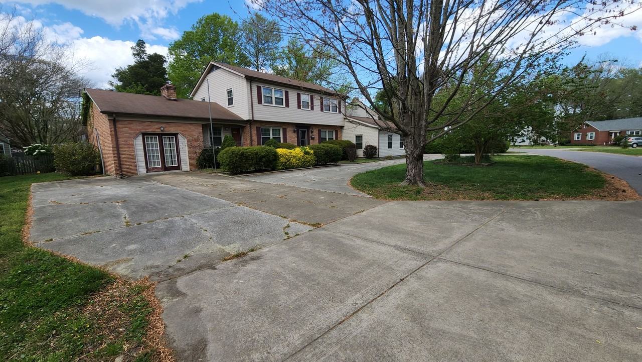 115 Nelson Dr - Photo 2 of 3