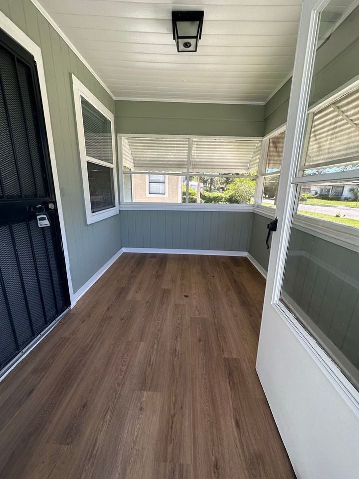 2149 College Cir N - Photo 2 of 17