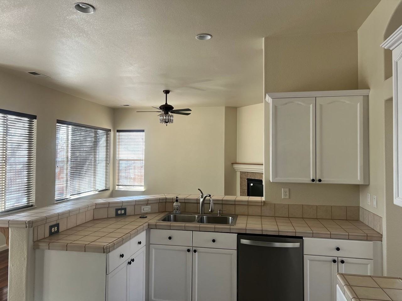 7361 Sansol Dr - Photo 3 of 16