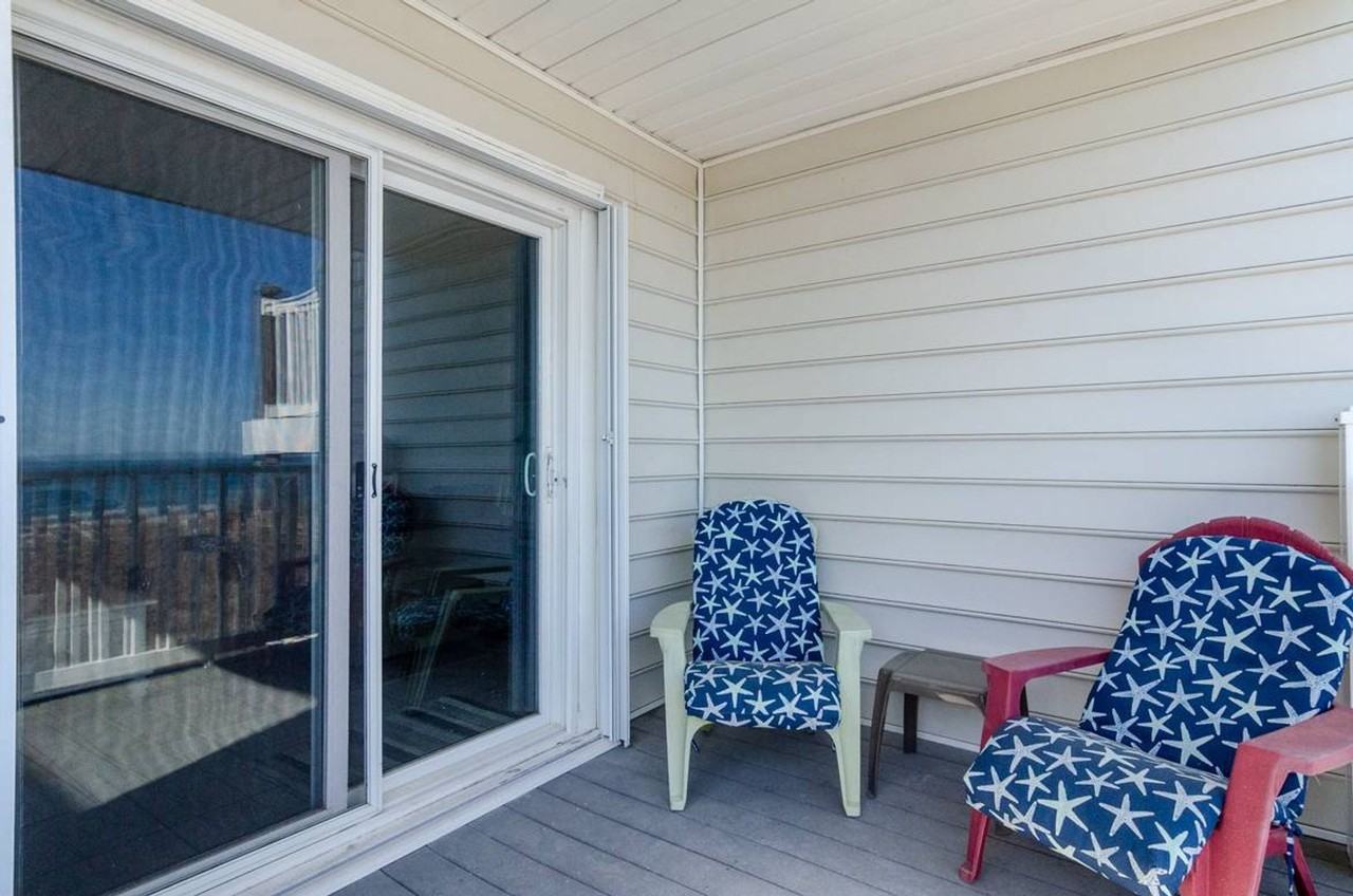 708 Carolina Beach Ave N - Photo 3 of 26