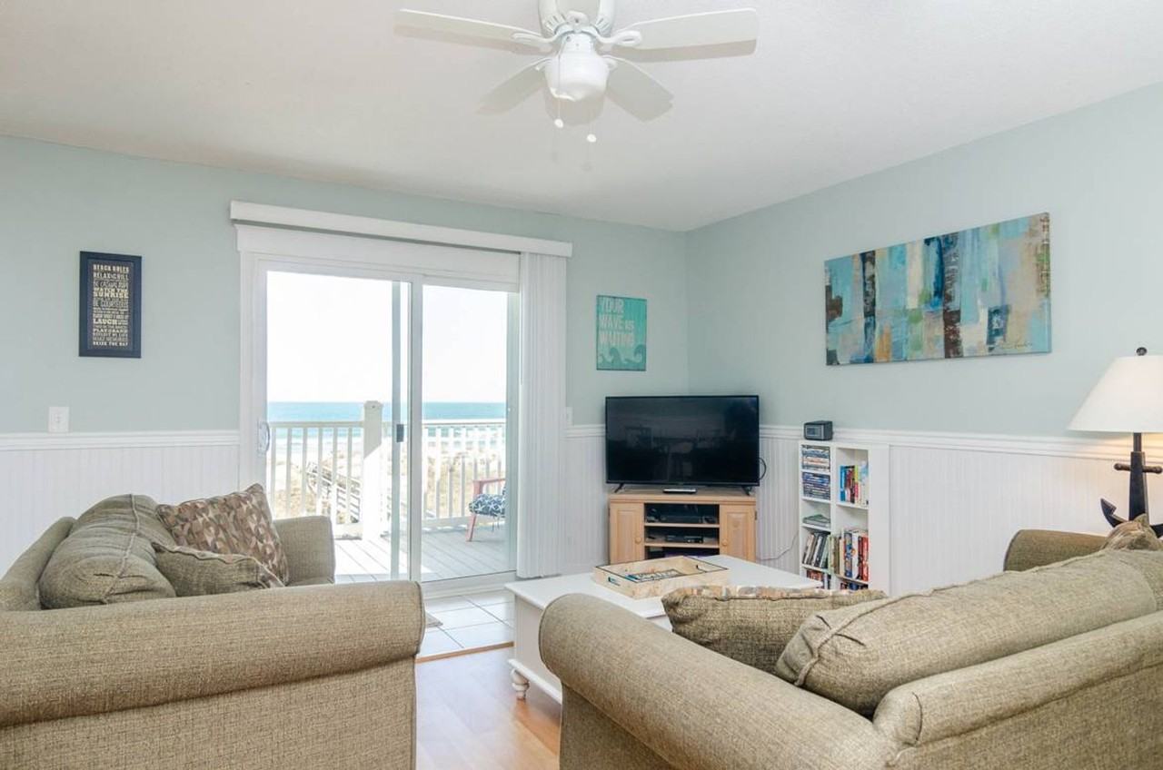 708 Carolina Beach Ave N - Photo 4 of 26