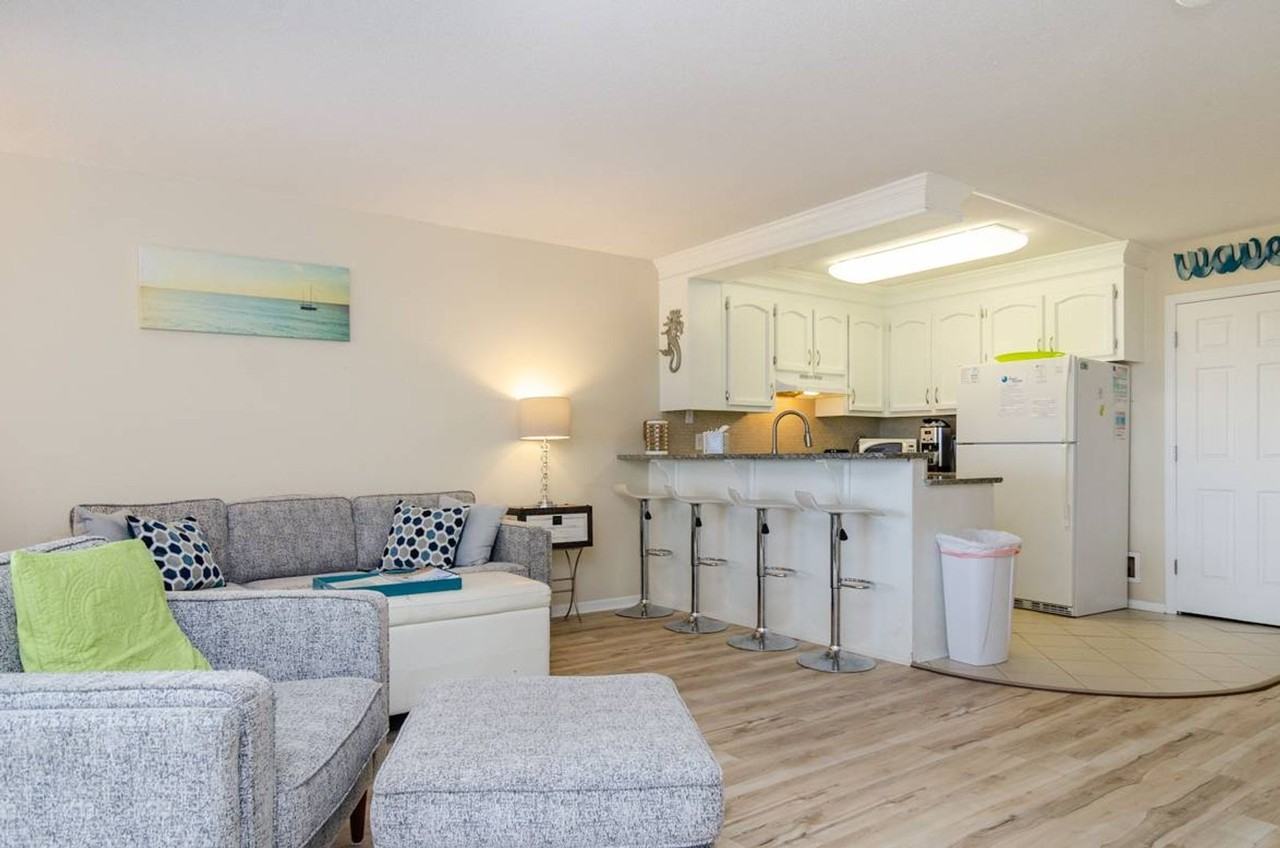 908 Carolina Beach Ave N - Photo 4 of 23