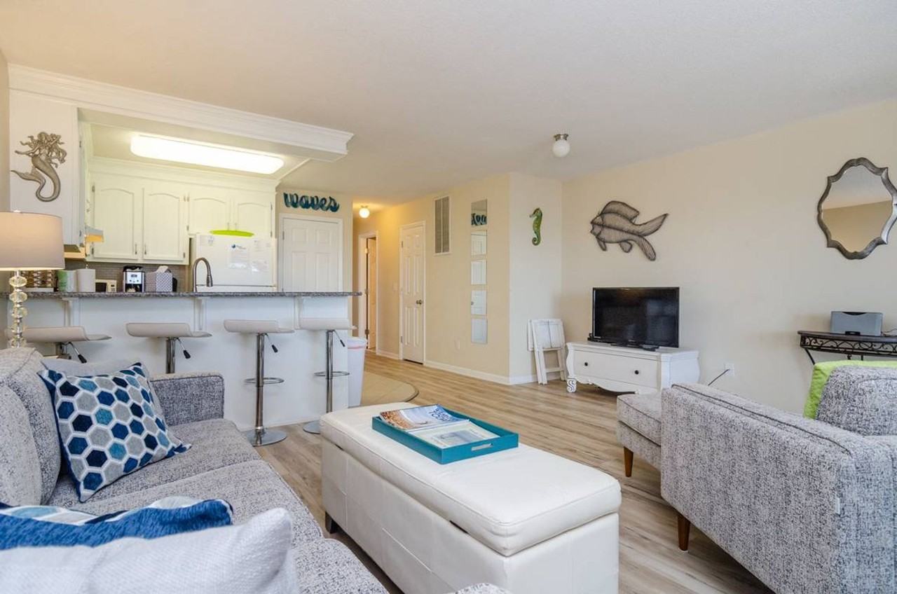 908 Carolina Beach Ave N - Photo 7 of 23