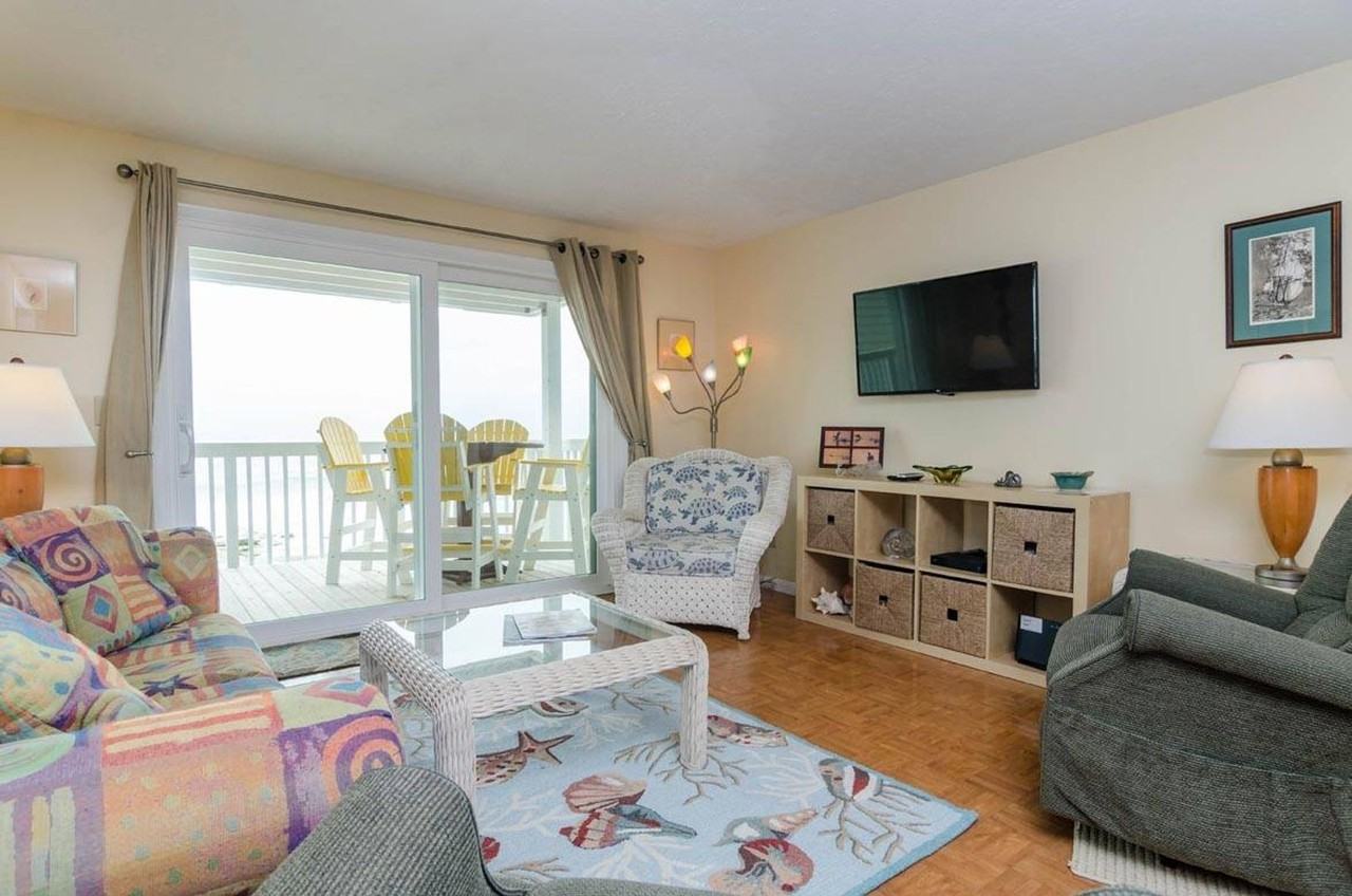 2110 Surfrider Ct - Photo 2 of 34