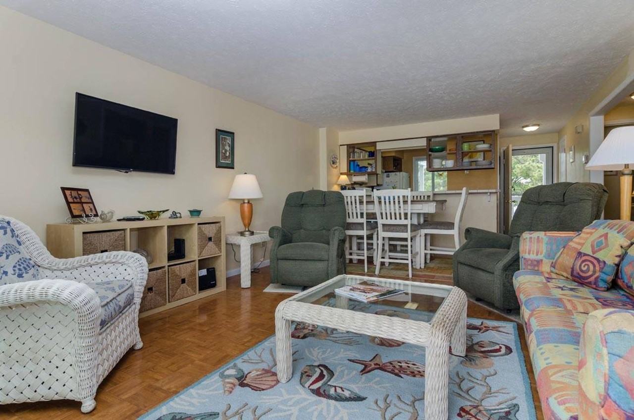 2110 Surfrider Ct - Photo 7 of 34