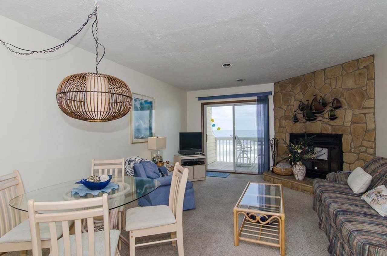 1004 Pelican Ct - Photo 3 of 33