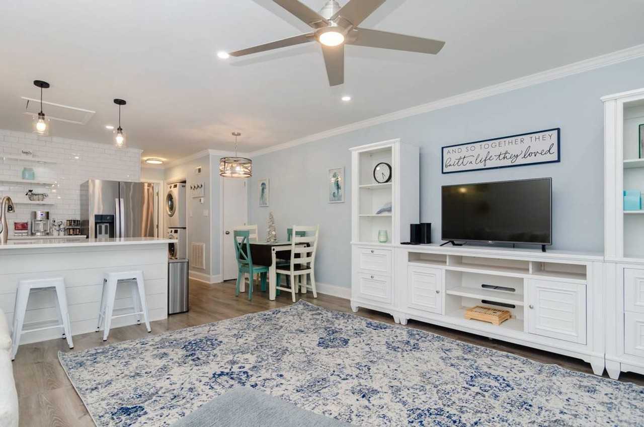 600 Carolina Beach Ave S - Photo 2 of 18