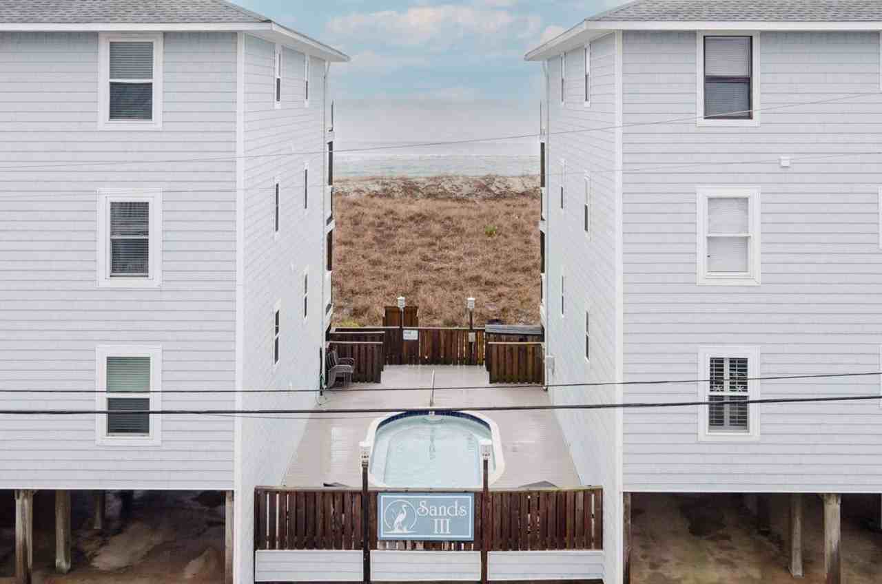 600 Carolina Beach Ave S - Photo 6 of 18