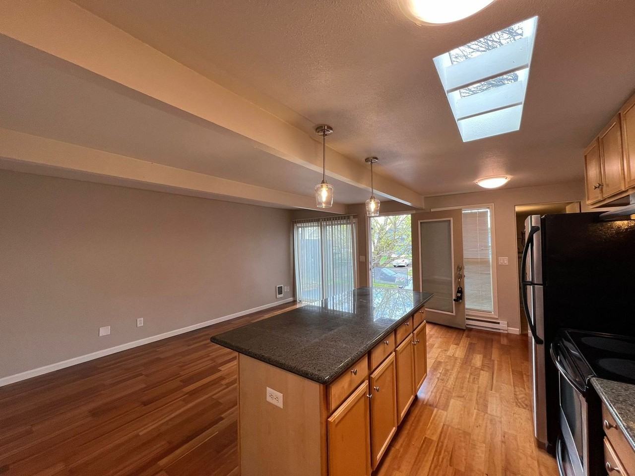 3109 3109 SE 31st St. - 3036 SE Tibbetts St - #3 - Photo 2 of 18