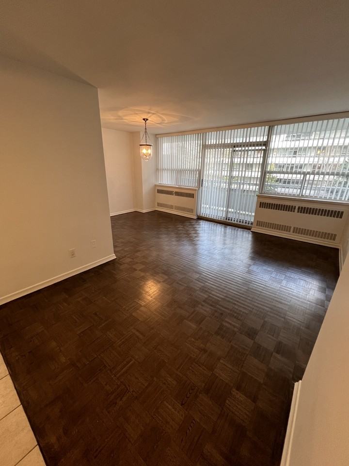 2121 Bathurst St - Photo 3 of 5