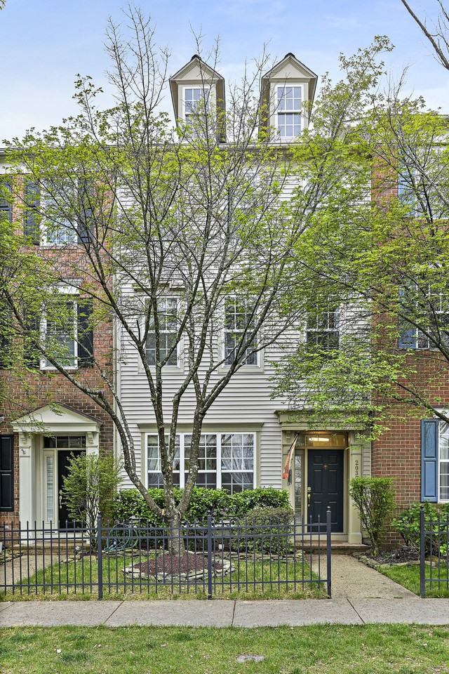 20379 Tholen St - Photo 2 of 47