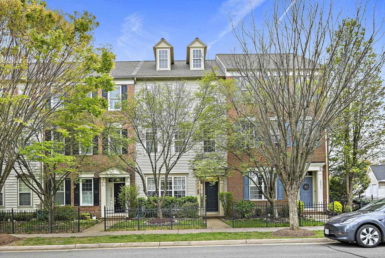 20379 Tholen St - Photo 3 of 47