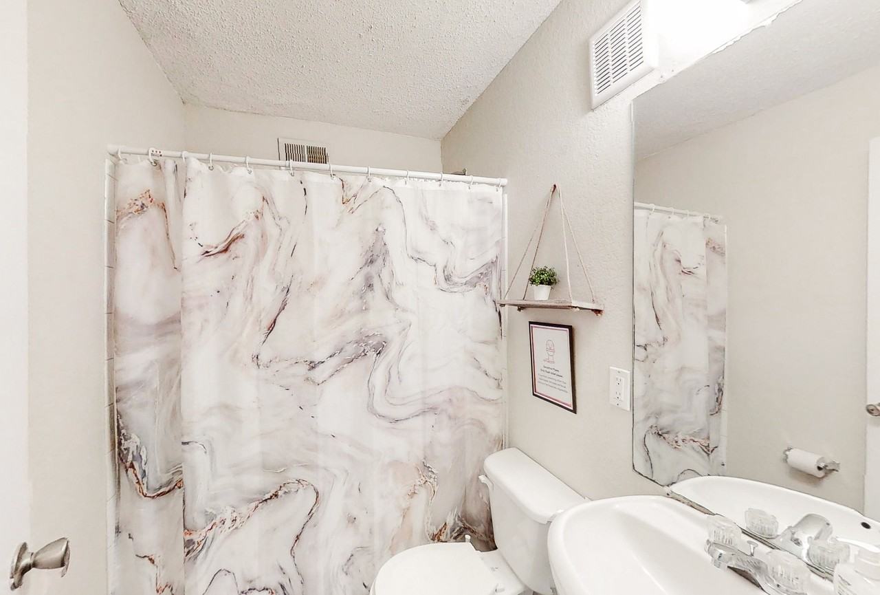 Richmond Cir Se - Photo 2 of 9