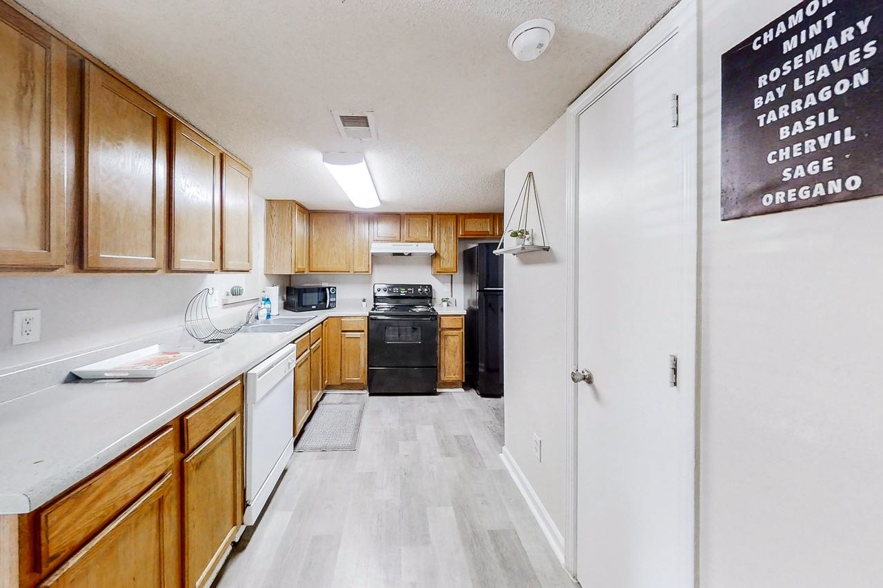 Richmond Cir Se - Photo 4 of 9