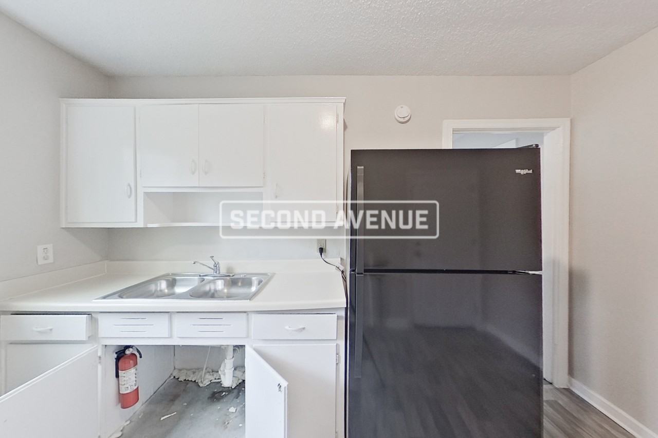 7825 Rugby Ct - Photo 2 of 20