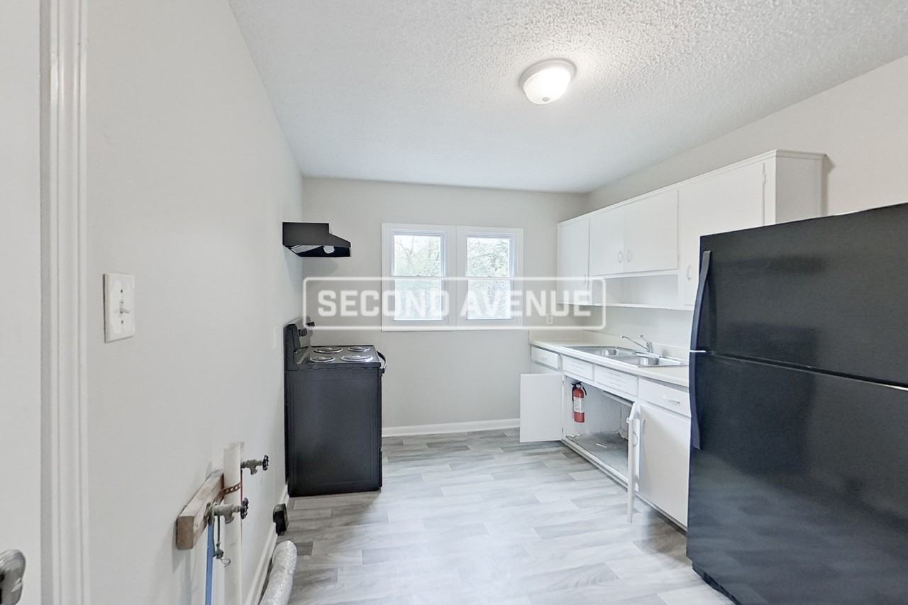 7825 Rugby Ct - Photo 4 of 20