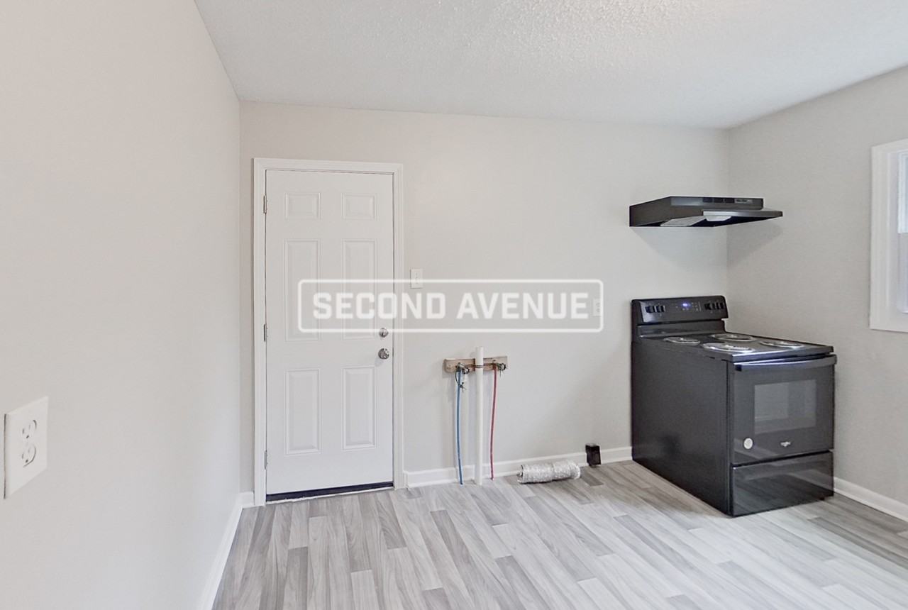 7825 Rugby Ct - Photo 5 of 20