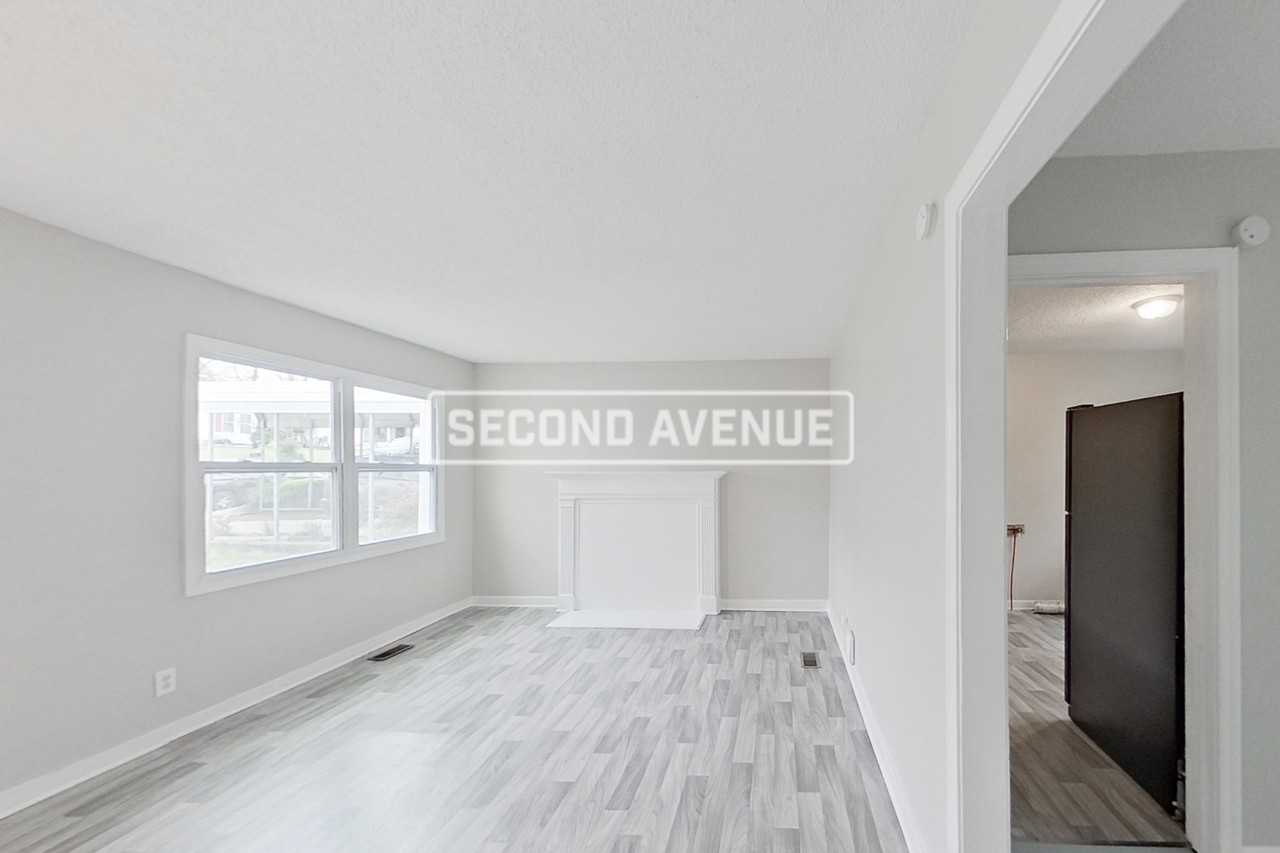 7825 Rugby Ct - Photo 7 of 20