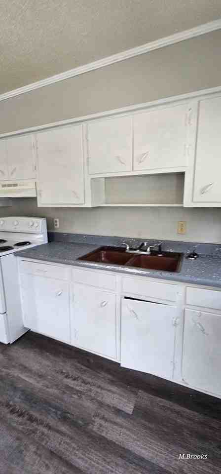 650PATTEN - Photo 2 of 14