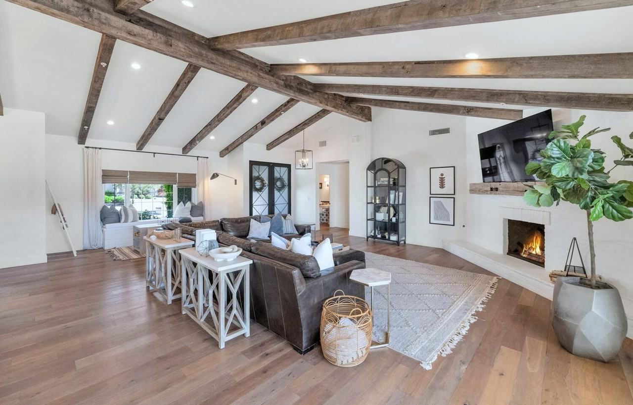 8313 E Carol Way - Photo 4 of 40