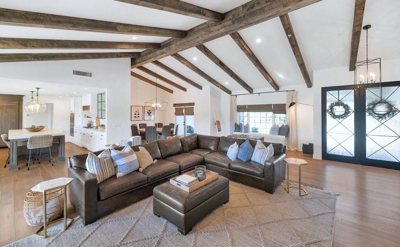 8313 E Carol Way - Photo 5 of 40