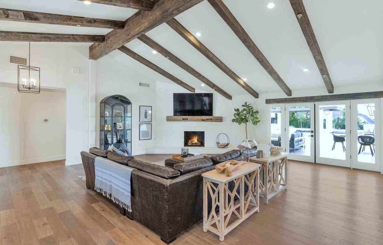 8313 E Carol Way - Photo 6 of 40