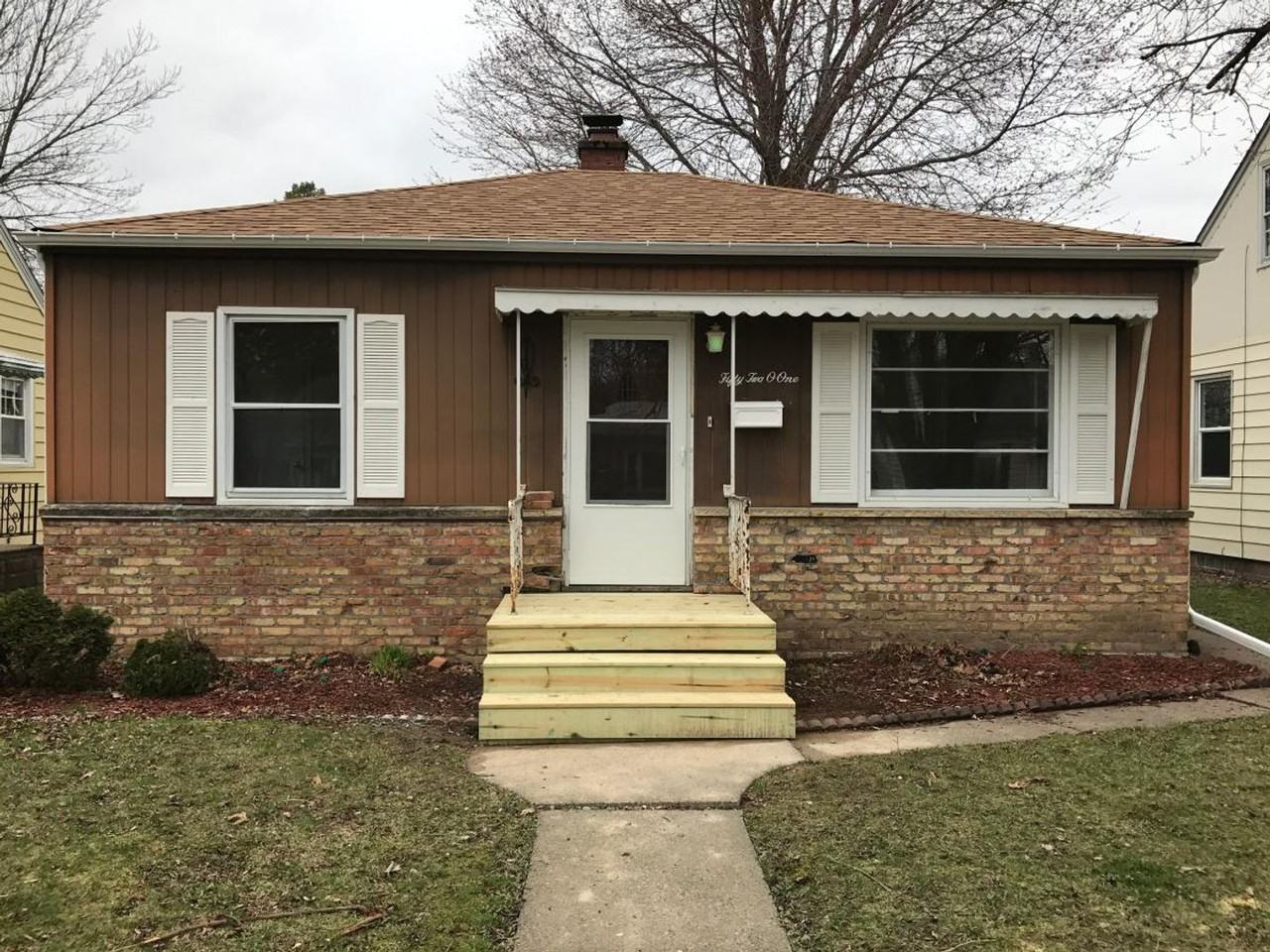5201 11th Avenue A, Moline, IL 61265 2 Bedroom House for 855/month
