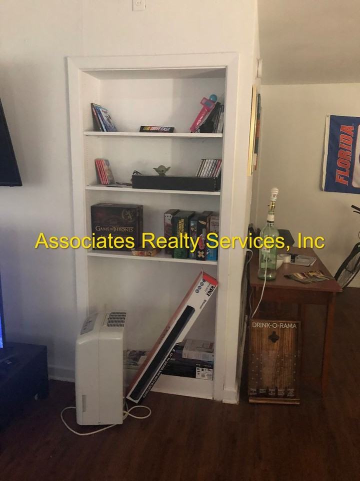 2631 Nw 1st Ave - Photo 4 of 10