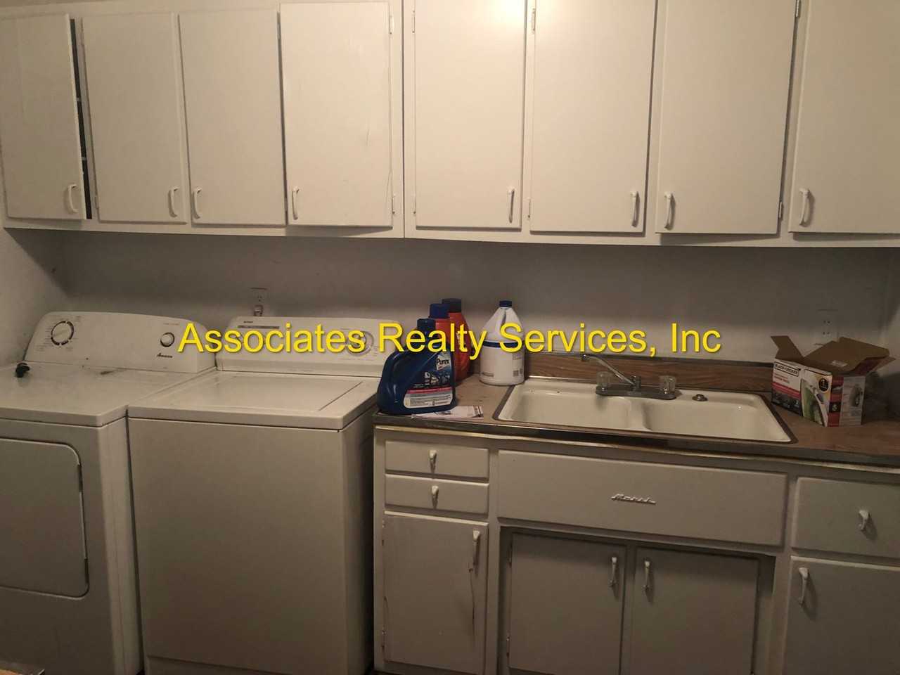 2631 Nw 1st Ave - Photo 3 of 10