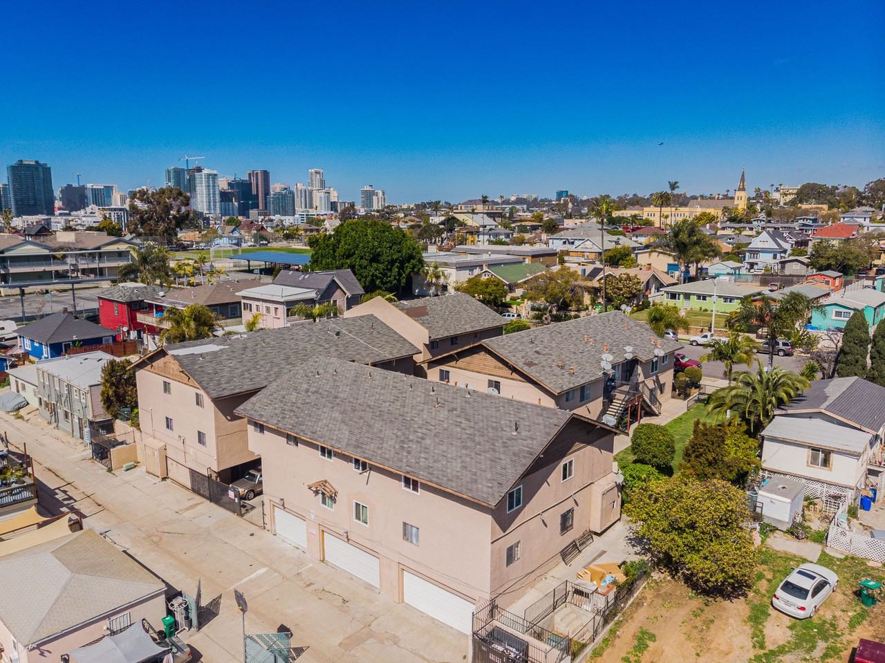 2435 J St - Photo 3 of 29