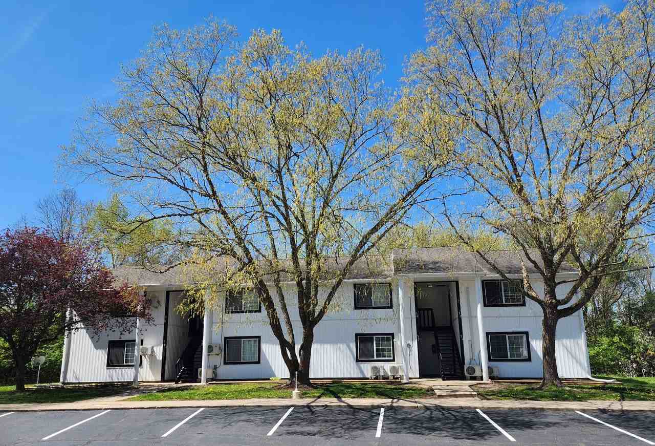 3303 Maplewood Dr - Photo 2 of 10