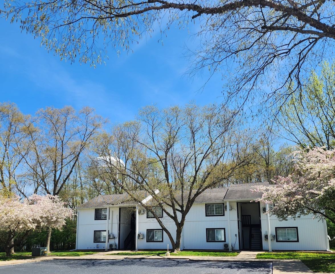 3303 Maplewood Dr - Photo 3 of 10