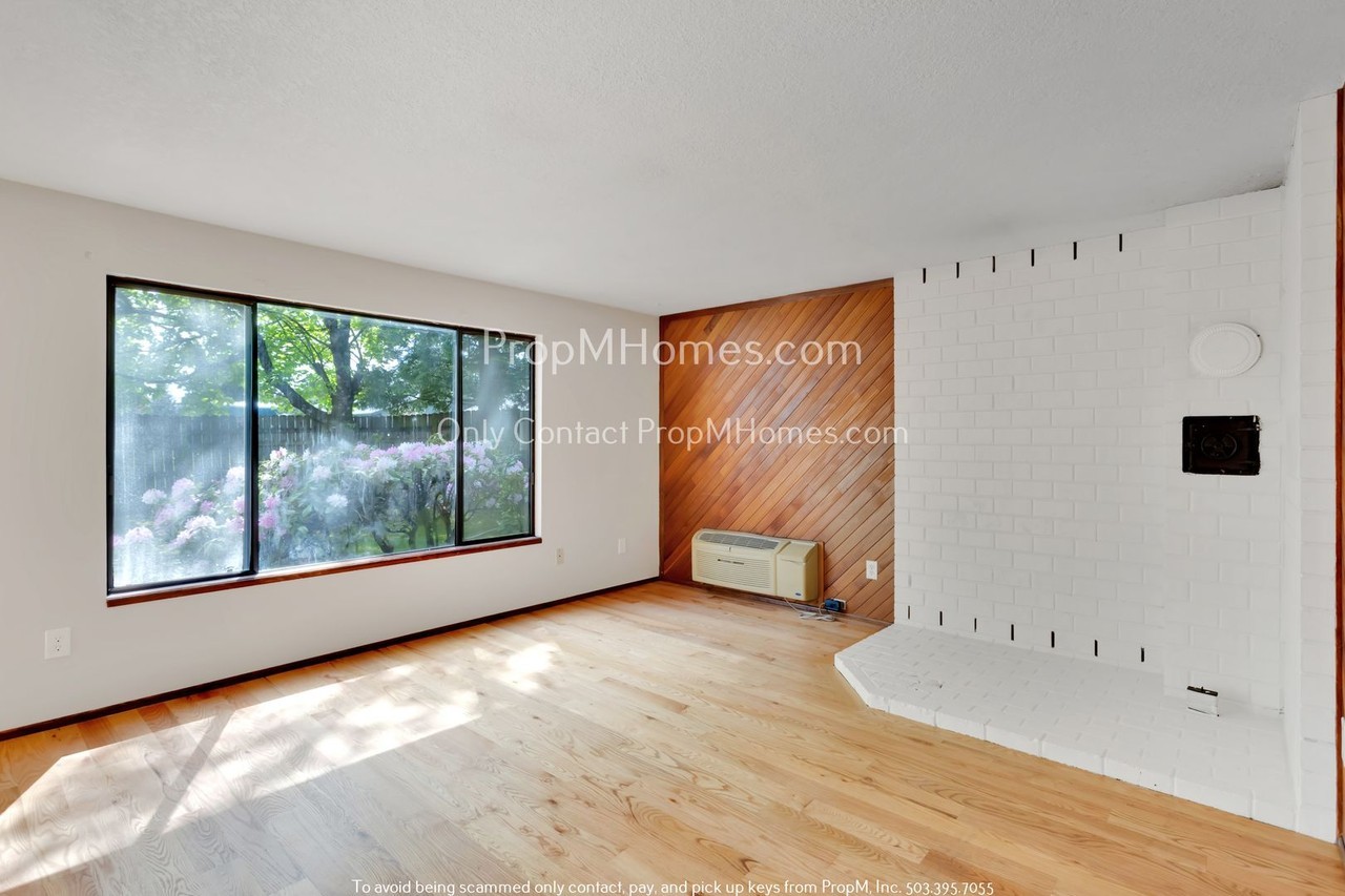 3232 Se 2nd St - Photo 4 of 24