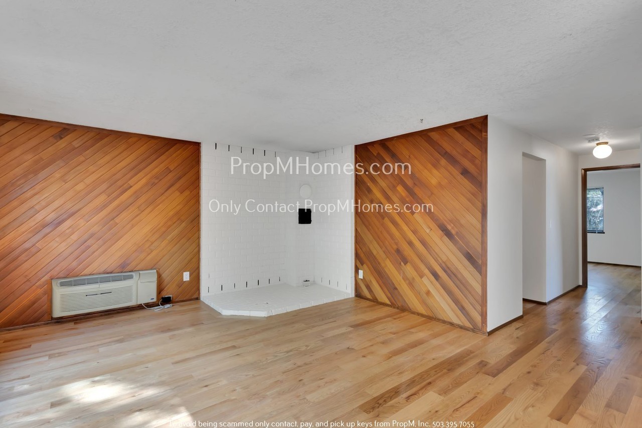 3232 Se 2nd St - Photo 3 of 24